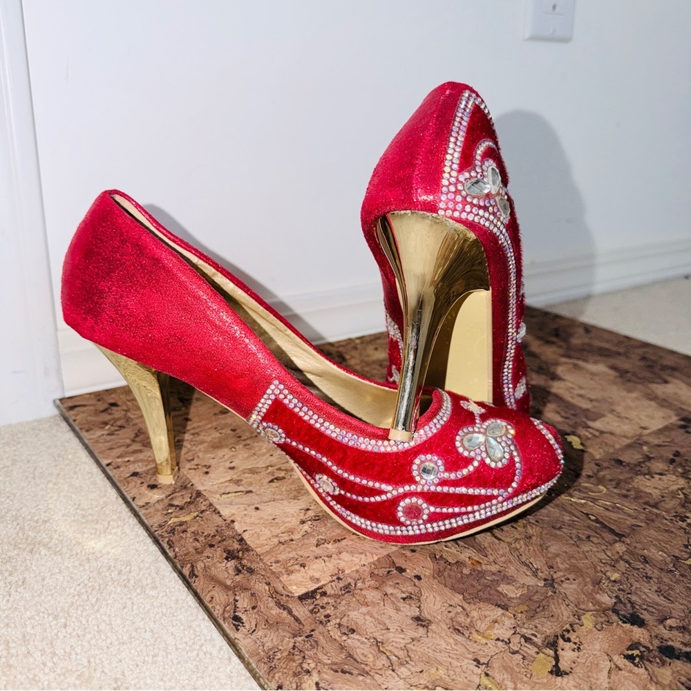 Siren Red Gem Embellished Floral Pattern Gold Wedding Ready Dancing Heels ๐ - Picture 6 of 8
